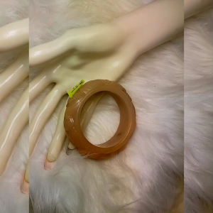 Natural spring mountain jadeite天然玉石 Natural jade gradually turns white unique caramel red bracelet carving of a hundred flowers in full bloom bracelet天然玉色逐渐变显白独特焦糖红百花盛开雕刻