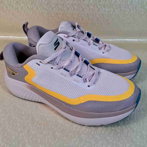 Sepatu Skechers Supersonic Wanita: Desain Stylish & Nyaman