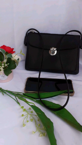 Tas Selempang Super Simple: Pilihan Tas yang Praktis dan Nyaman untuk Sehari-hari