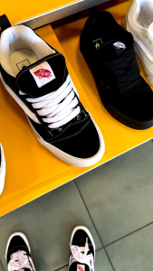 sepatu spatu sneaker flat pria laki laki cowok impor import terbaru / sepatu vanses knu skol impor import pria laki laki cowok terbaru / sepatu vanses knu skool skol list 3d impor import pria laki laki lis timbul
