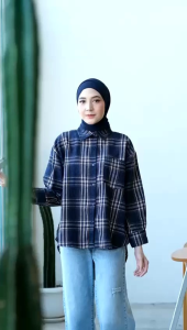 Ghaffa The Label Vinka Blouse: Atasan Wanita Muslim Kotak-Kotak