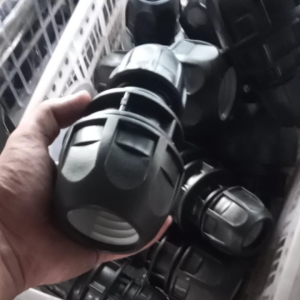 sambungan pipa HDPE Reducer coupler 50 mm x 32 mm atau 1 1/2 inch ke 1 inch