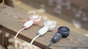 MINISO Mini Kipas Lipat Fan Kipas Angin Portable Kipas Tiga Kecepatan Mini Daya Penyimpanan Listrik Tangan Genggam Pegang Mini Fan 500mAh Fan / 500 mAh Handheld Mini Fan