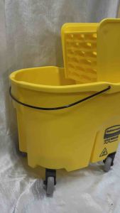 Rubbermaid Mop Bucket with Wringer
