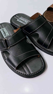 สินค้าเข้าใหม่จ้า รองเท้าแตะผู้ชาย รองเท้าแตะแบบสวม รองเท้าแตะหนัง ผ้านิ่ม ทนน้ำ ทนฝน ลุยน้ำได้