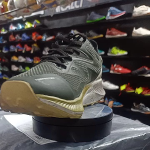 Sepatu Running 910 Ninteen YUZA FERAL