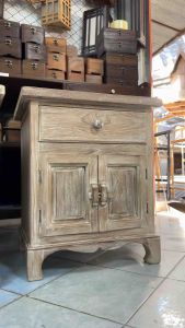 ตู้หัวเตียง ตู้ไม้สัก สไตล์วินเทจ (Teak Bedside cabinet vintage) ประกอบแล้ว กว้าง50xลึก40สูง60 Cm สีเสี้ยนขาว
