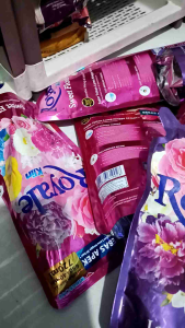 SO KLIN ROYALE Pelembut dan Pewangi Pakaian Refill 680ml