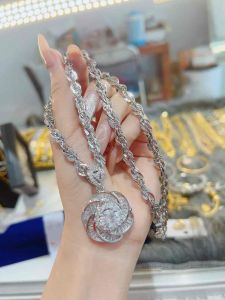 Dây chuyền xoắn lá kèm mặt hoa xi bạch kim Kami trang sức sỉ