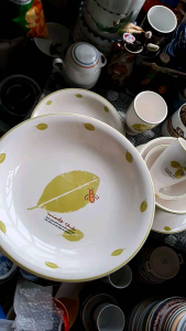 Bộ tô chén dĩa Miado club của Mister donut hình lá và chú ong