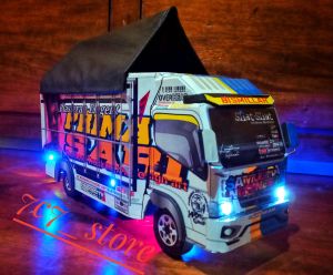 truck oleng miniatur