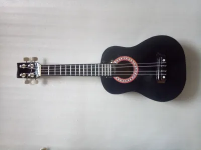 gitar ukulele kencrung murah senar bagus bonus komplit