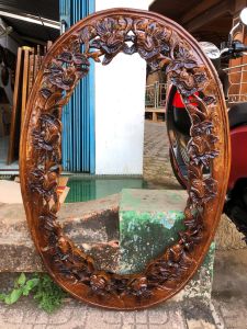 Pigura mawar eropa model oval 80x60 jati ukir
