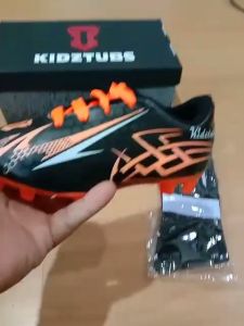 KIDZTUBS Sepatu Bola Anak Paket Komplit Sepatu Bola Tas Skin Deker Kaos Kaki Usia 6-10 Tahun Size 28 29 30 31 32 33 34 35 36 37 KDZ1524010825