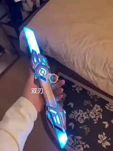 Kiếm Ánh Sáng Leiteng Cao Cấp – LED Đổi Màu Xoay 360° Pin Sạc Type-C Dài 61cm Nhựa ABS Bền Đẹp