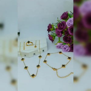 Set Perhiasan Titanium Bunga Hitam Gerigi Koran Style