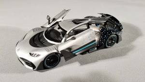 1:18 AMG ONE Super Sports Vehicle Alloy Dieacst Model Car Sound & Light Classic Hobby Collectibles Birthday Gifts