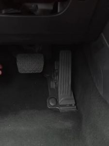Ốp Bàn Đạp Ga Phanh Bằng Hợp Kim Nhôm Cao Su Phụ Kiện Ô Tô Mazda 3 BP CX-30 CX50 CX60 CX-5 MX30 Dành Cho Các Mẫu Xe 2019-2025