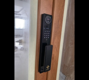 Khóa cửa vân tay Hubert HB CGI5 EU amber gold face id app wifi và Hubert HB CGI5 EU black