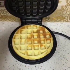 SG Electric Waffle Maker Mini Portable Waffles Machine Homemade Breakfast For Kids UK Plug