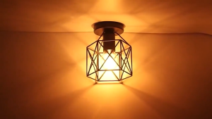 โคมไฟเพดานทรงกรงนกเหล็กทรงเรขาคณิต โคมไฟระย้ากลวงปรับได้ เหมาะสำหรับห้องอาหาร ห้องนั่งเล่น ฯลฯ โคมไฟระย้า ไฟตกแต่งห้อง ขั้วหลอดไฟ e27 ไฟดาวน์ไลท์ สไตล์โมเดิร์น สำหรับตกแต่งบ้าน ไฟตกแต่งห้อง