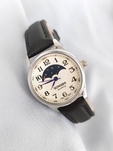 Gongshi Vintage Leather Waterproof Women's Watch Large Dial Quartz Movement Round Shape Metal Case Mineral Glass Mirror