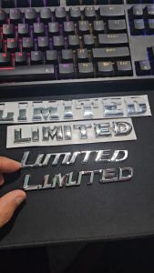 Chữ nổi Limited được dán phía sau và bên hông các loại xe ô tô
