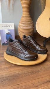 Sepatu Sneakers Pria Bahan Kulit Kasual High Beck Outsole Rubber RCN 202