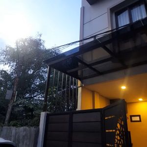 Kanopi Kaca Tempered 10 mm Holo Galvanis