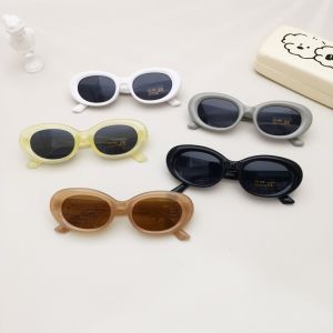 แว่นกันแดดทรงรีบล็อกสีสันสำหรับเด็กปี 2025 ป้องกันแสงแดด เหมาะสำหรับชายหาด ทั้งเด็กชายและเด็กหญิง ดีไซน์ทันสมัย ใช้งานได้หลากหลาย