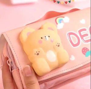 กระเป๋าดินสอ V5 ลายการ์ตูนน่ารักๆ 3D หนัง PU มี 3 ช่อง บรรจุของได้เยอะ พร้อมหูหิ้ว พร้อมส่งจากไทย