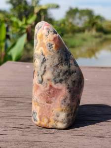 🍁 หิน เม็กซิกันเครซี่เลซ อาเกต ทรงฟรีฟอร์มขัดเงาทั้งชิ้น สีสดใส ลายสวย วางตั้งโชว์ได้ / 248 กรัม  ( Maxican Crazy Lace Agate )