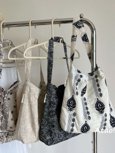 Artistic Vintage Cotton Linen Embroidered Single Shoulder Underarm Bag Ethnic Style Small Canvas Bag for Women Foldable Magnetic Buckle