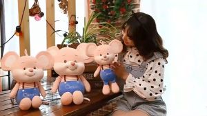Gấu bông chuột clever tai to mặc yếm siêu cưng (30cm---60cm) vải miniso mềm mịn hàng loại 1 an toàn cho trẻ nhỏ