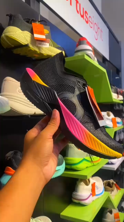 Sepatu running Ortuseight Solar Eclipse Penumbra 1.1 black Sepatu lari jogging outdoor pria wanita