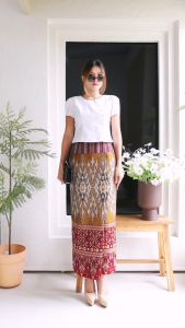 ผ้าถุงสำเร็จพร้อมใส่ ผ้าถุงจิลดา ทอลายทั้งตัว ไม่หดไม่ตกสี งานอัดกาวซับในอย่างดี ผ้าพรีเมี่ยม งานตัดเย็บละเอียดปราณีต