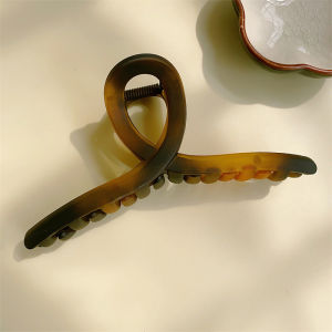 Large Size Matte Hair Claw Womens New 2024 Fashion Sensation Hair Accessories Shark Tail Hair Clip Stylish Hair Grips