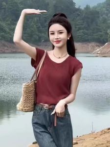 เสื้อถักไหมน้ำแข็งแขนสั้นผู้หญิง 2025 ฤดูร้อนบางระบาย ทรงสลิมฟิต แขนสั้น คอกลม ทรงปกติ ผ้าฝ้ายผสมโพลีเอสเตอร์