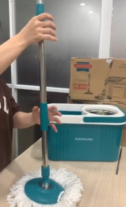 BỘ LAU NHÀ XOAY 360 ĐỘ SUNHOUSE KS-CL330S - Bông lau bằng sợi Microfiber thấm hút