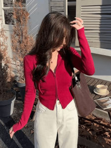 เสื้อสเวตเตอร์คอตั้งแขนยาวทรงสลิมฟิตสำหรับผู้หญิง สีแดง 2 ซิป ทรงสั้น แฟชั่นฤดูใบไม้ร่วง เสื้อถักแบบสวมหัว