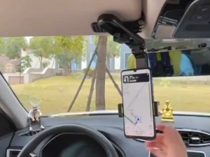 Universal Sun Visor Phone Holder 1080° Rotating Car Mount Bracket GPS Navigation Bracket