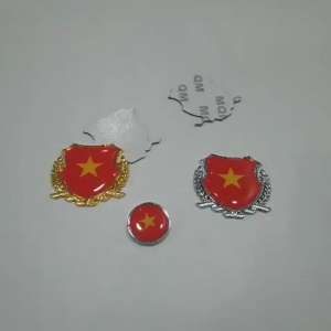 Logo Huy hiệu cờ Việt Nam phủ lớp mika chống phai màu loại đẹp