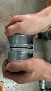 ยาง ชนิด สวมเร็ว อลูมิเนียมอัลลอยด์ สายดับเพลิง 3" (เป็นสำนวนของข้อต่อสายยางสวมเร็วรุ่นพิเศษใช้ต่อสายยางกับสายยางสาม ดังนั้นภายในช่องคำแนะนำของสายยาง)