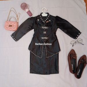 4  TERMURAH! oneset kurung Melayu anak perempuan baju dan rok satin Velvet kondangan lebaran ready V