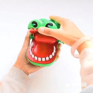 Crocodile Bite Toy Finger Dentist Game Funny Kids Party Family Alligator Snap Gift No Battery