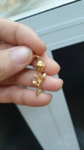 (Có ký hiệu- Không Kiêng Mồ Hôi) Mặt Dây Chuyền Hoa Hồng Titanium- Dùng bền màu tắm rửa thoải mái không đen