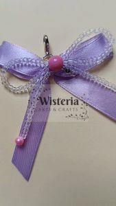 Gantungan kunci kecil bentuk pita