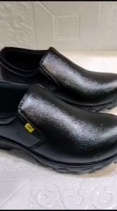 SEPATU SAFETY SLIP ON PUTIH DAN HITAM/SEPATU KERJA LAPANGANPROYEK DAN POM