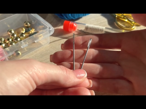 Topmart 34pcs Handcrafted Large-eye Steel Needle Large-hole Needle with Thread Needle Scissors Handcrafted Sewing Home DIY Mending Tools Sewing Tool Set