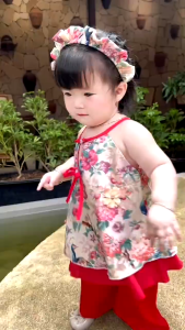 Set Áo Sát Nách Cổ Yếm Hoa Quần Lụa Kèm Cài Cho Bé Gái Sơ Sinh 1 2 3 4 5 Tuổi Từ 3-18kg Dành Cho Bé Gái